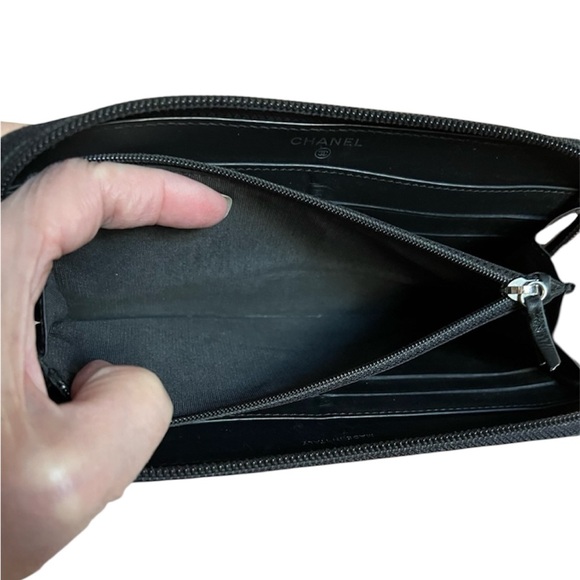 Authentic CHANEL Black Caviar Leather Zippy Wallet - Picture 6 of 13